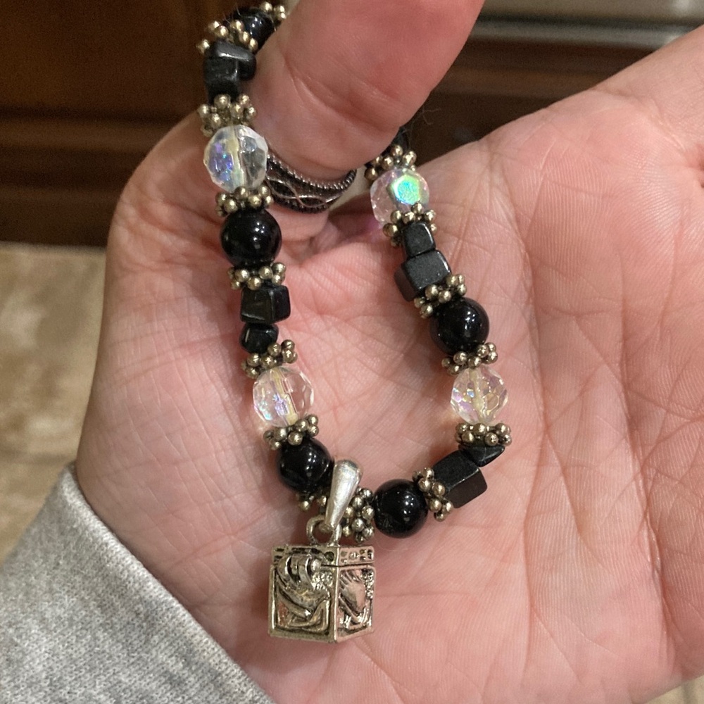 Prayer Box Stretch Bracelet - Picture 4 of 6